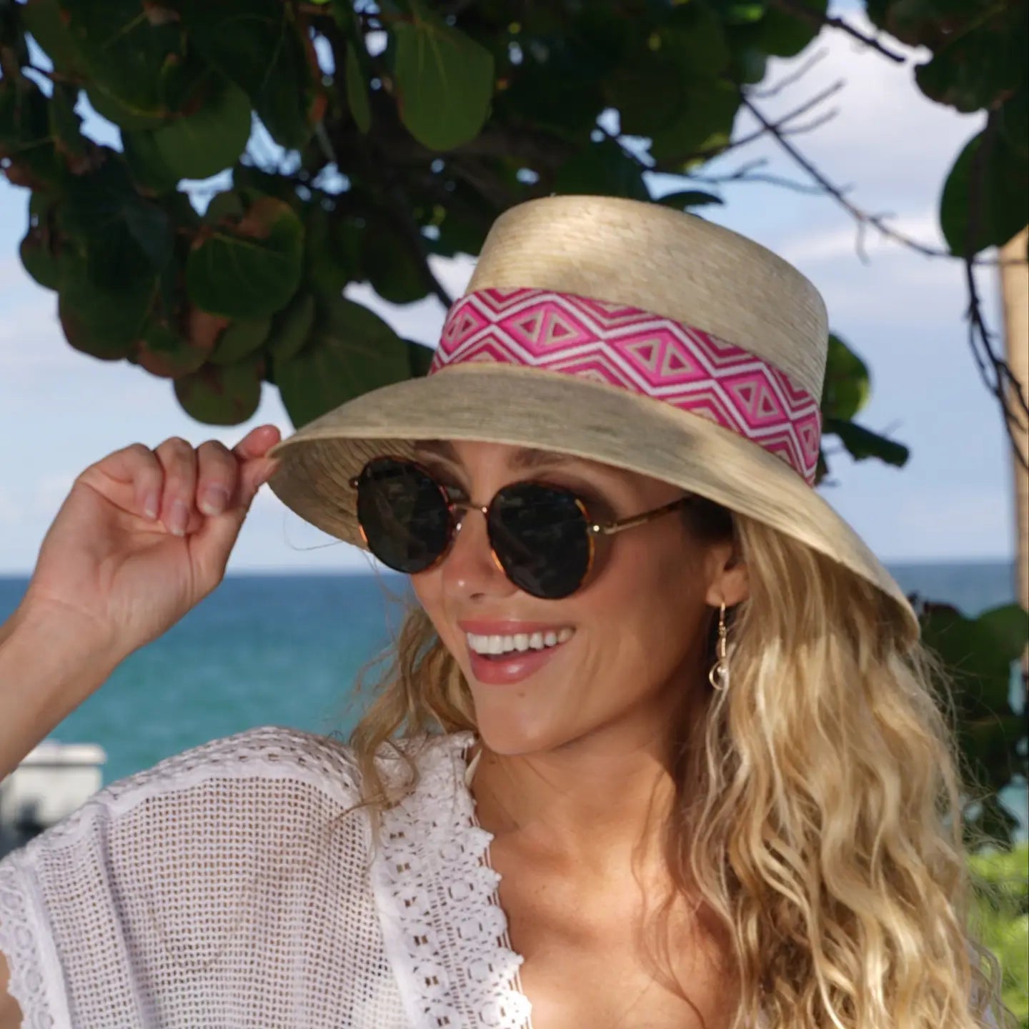 BUCKET HAT : PINK BAND